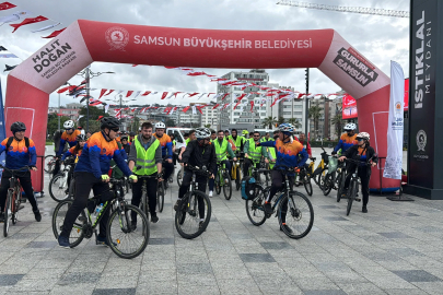 Samsun'da milli maç sonrası sağlıklı yaşam için pedal çevirdiler