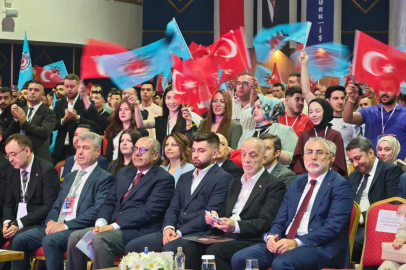 Bakan Işıkhan: İrademizin yönetimini sanal dünyaya teslim etmekten kaçınmalıyız
