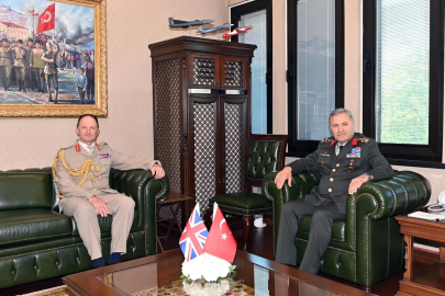 Orgeneral Tokel, İngiliz mevkidaşı Orgeneral Walker'ı kabul etti