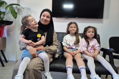 13 yıl önce ameliyat olup görmeye başlayan Eda Nur, 3 çocuğunun da sağlığına kavuşmasını istiyor