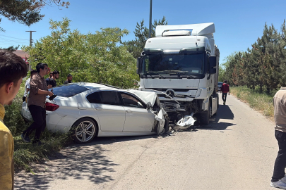 TIR ile çarpışan otomobilin sürücüsü öldü