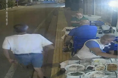 Bodrum'da 2 kişinin, hesabı ödemeden restorandan kaçtığı anlar kamerada